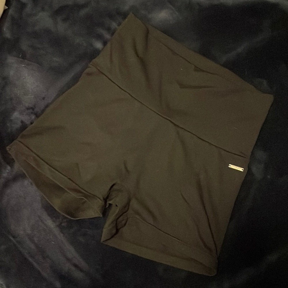 ECHT Scrunch Butt Shorts (high rise)